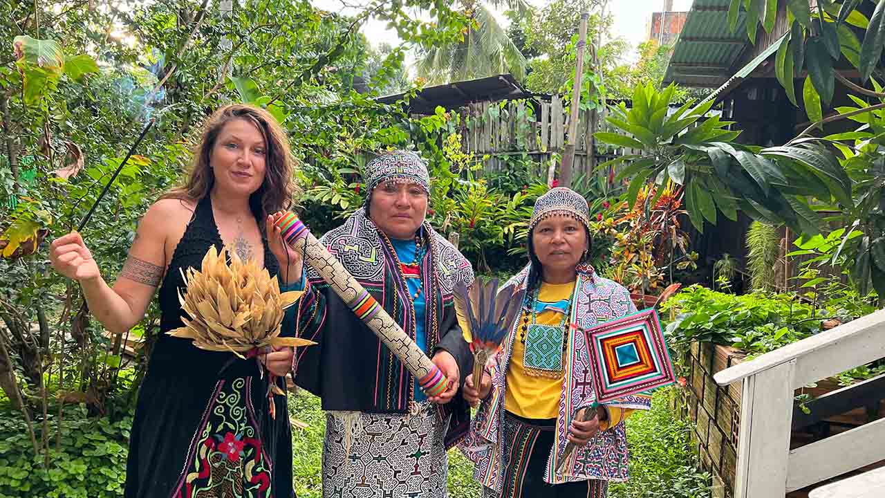 Carolin Tietz and Shipibo shamans from Peru in the amazon